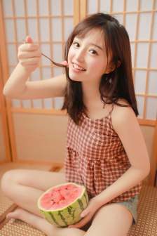 爸爸出差儿子在家照顾妈妈